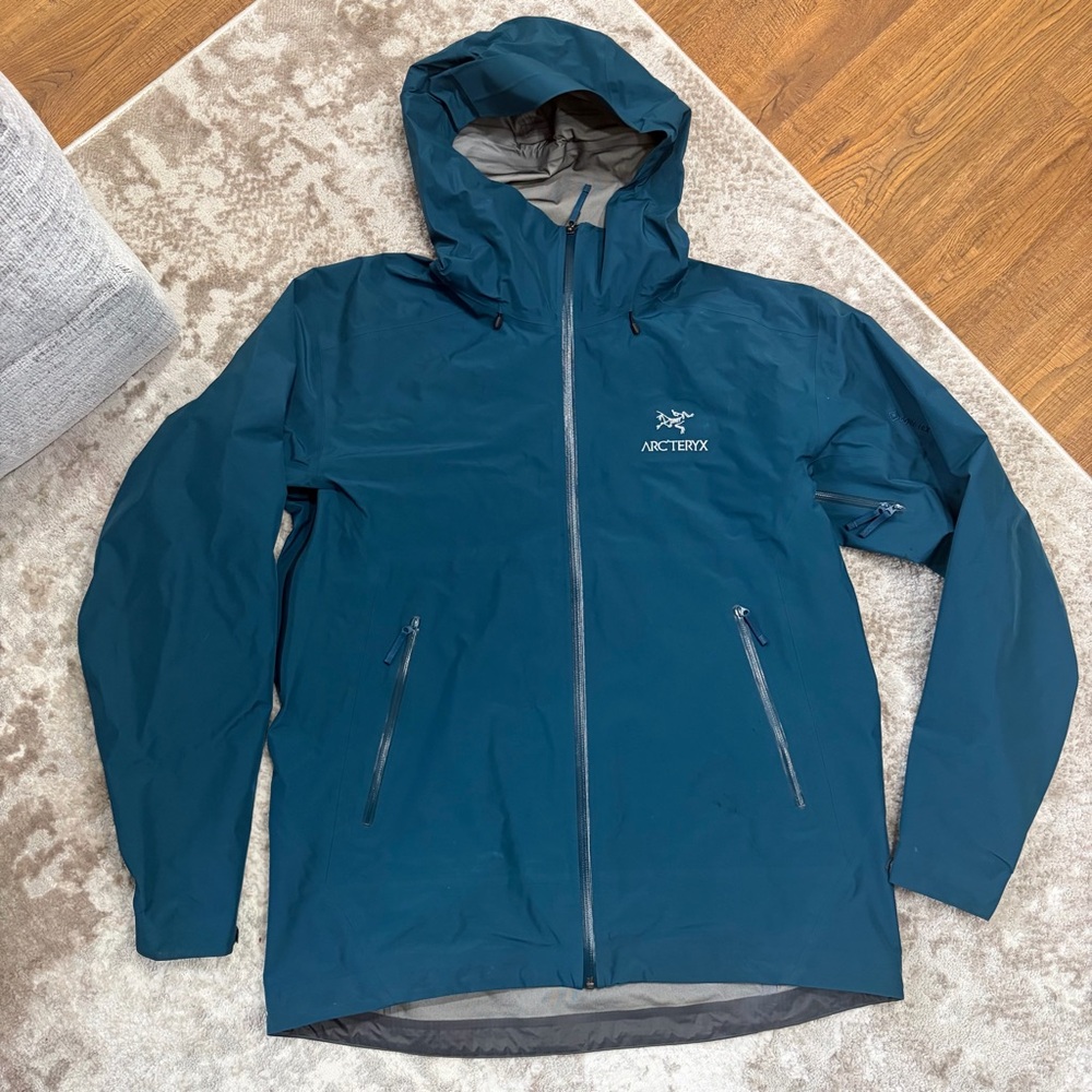 Arc'teryx Men's Deep Blue Raincoat